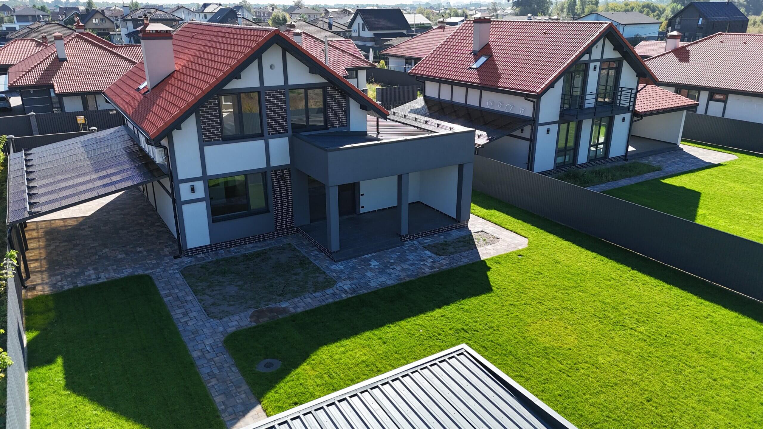 Будинок Міжріччя, 190 кв.м., вул. Вереснева ГАЗ, 3-и фазна сонячна станція deya 15 кВт. Будинок Міжріччя, 190 кв.м., вул. Вереснева ГАЗ, 3-и фазна сонячна станція deya 15 кВт.